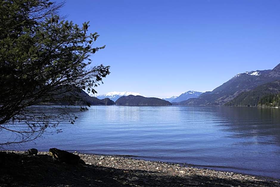 The Rockwell-Harrison Guest Lodge