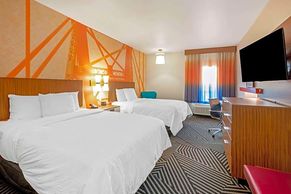 La Quinta Inn & Suites by Wyndham Waco Downtown - Baylor
