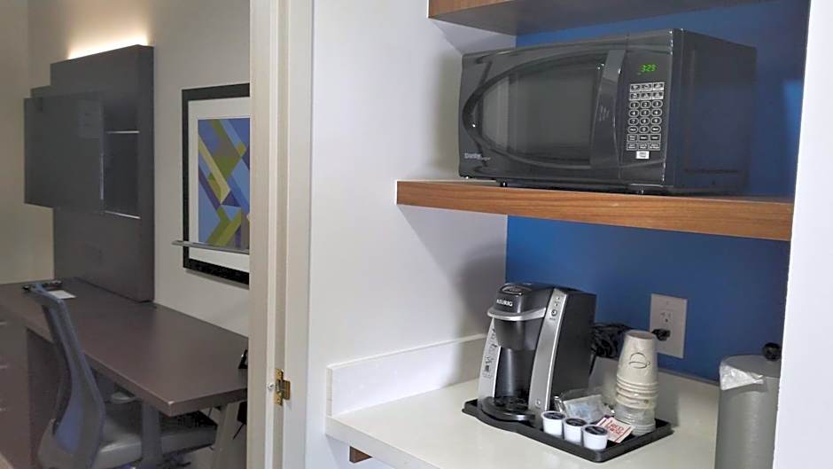 Holiday Inn Express & Suites Mississauga-Toronto Southwest By IHG