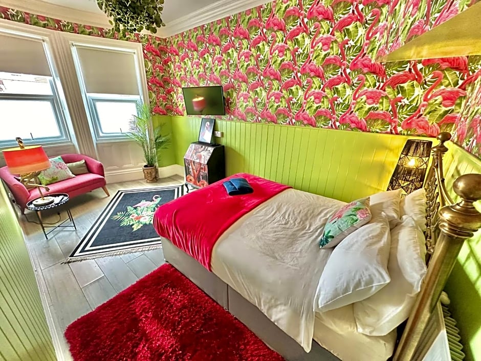 Lemur Lodge - Boutique Apartments - Short Stroll to The Beach