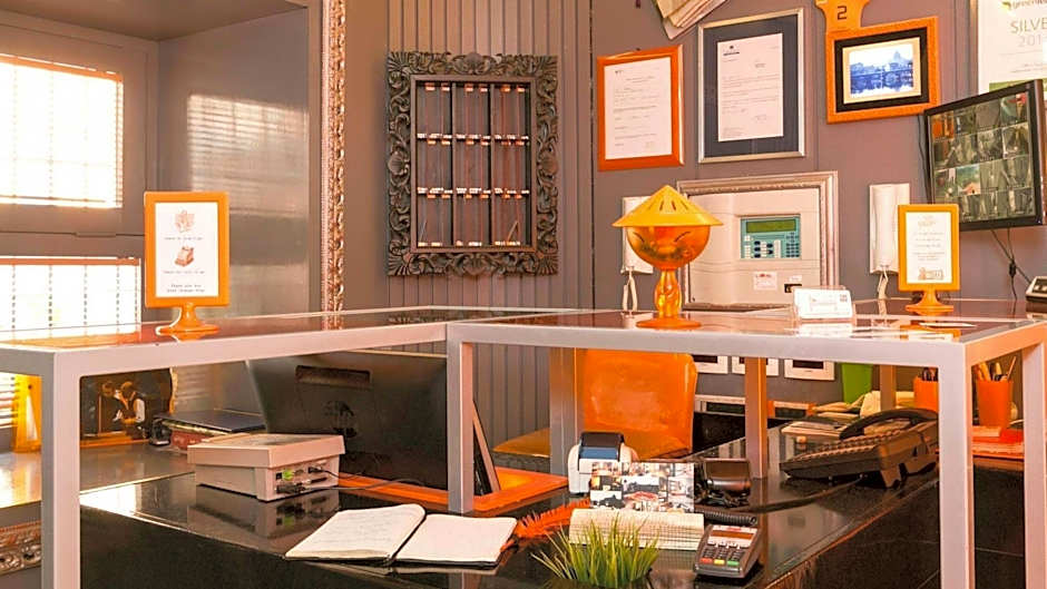 Orange Hotel
