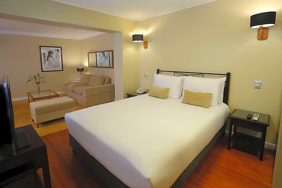 Radisson Hotel Plaza del Bosque