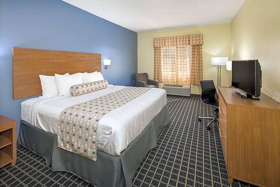 Days Inn & Suites by Wyndham Union City