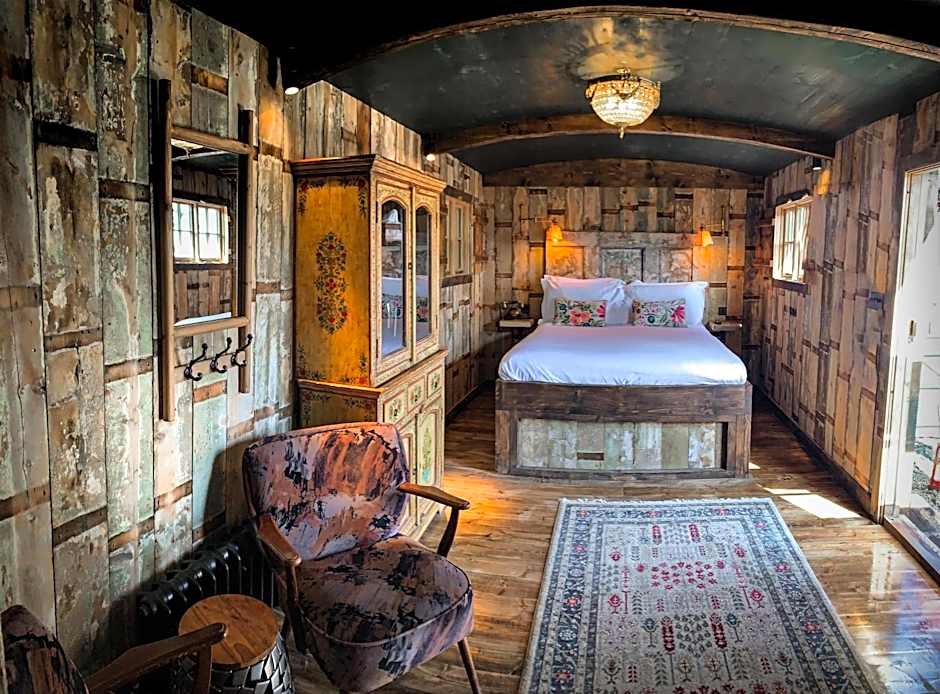Foto 1 dari 5 — Rede Shepherds Hut