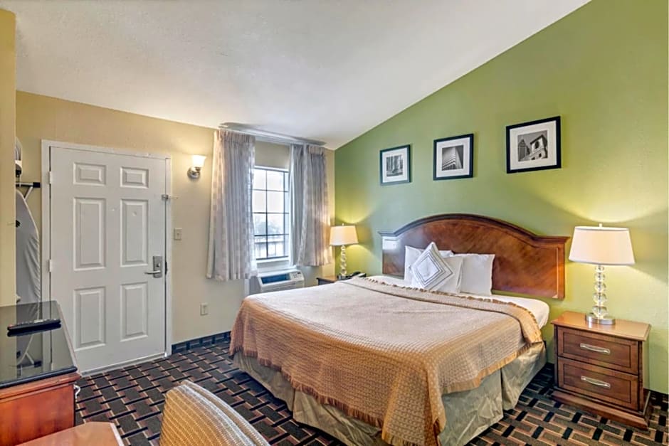 Travelodge by Wyndham Savannah Midtown