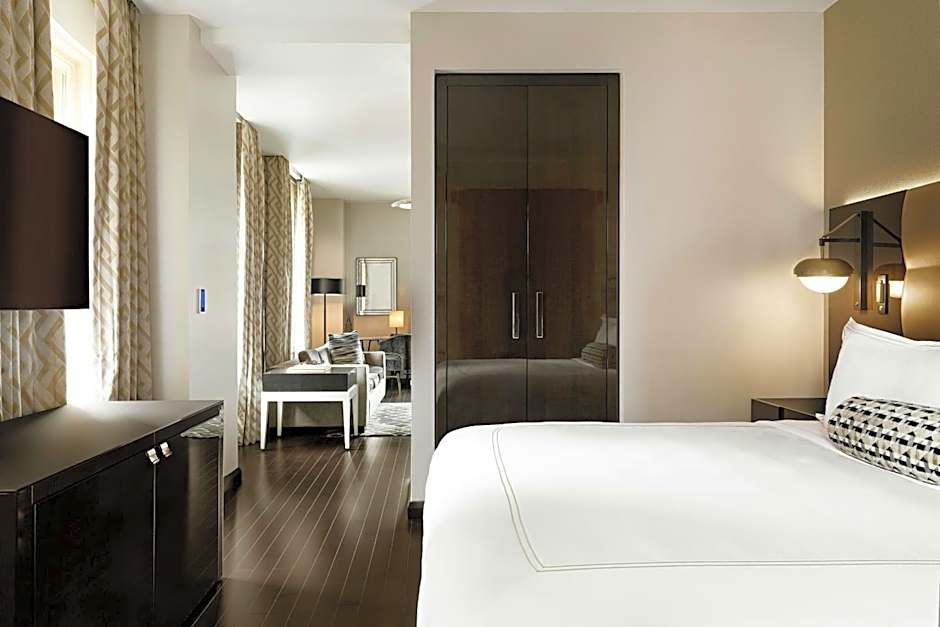 The Sinclair, Autograph Collection