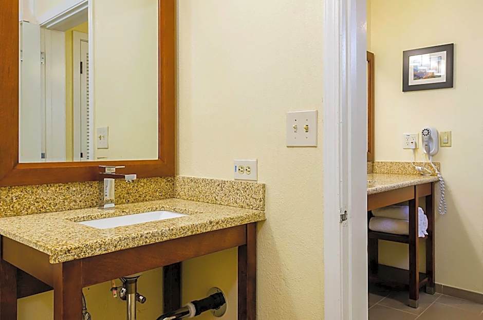 Comfort Inn Monterey Peninsula Airport