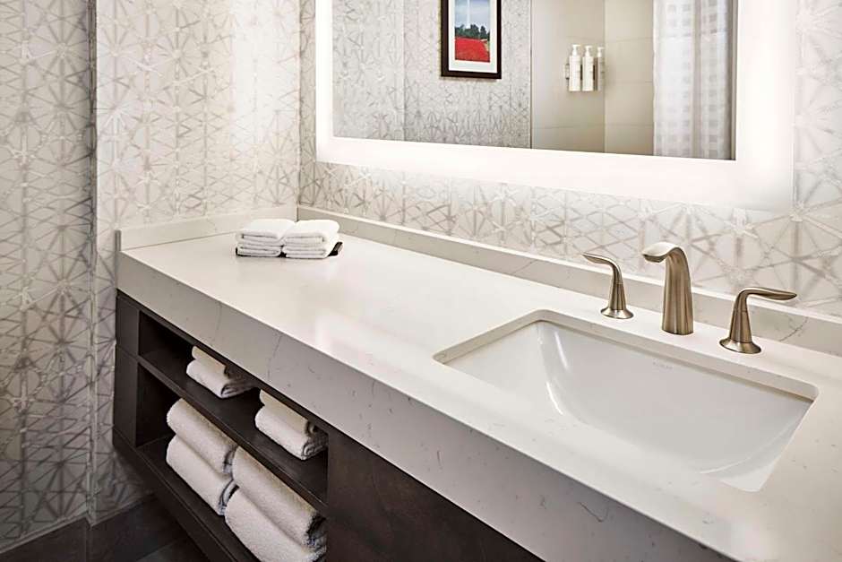 Embassy Suites By Hilton Hotel Alexandria-Old Town