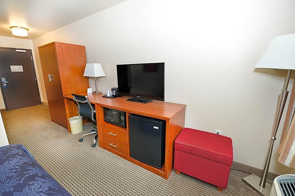 Baymont by Wyndham Grand Forks