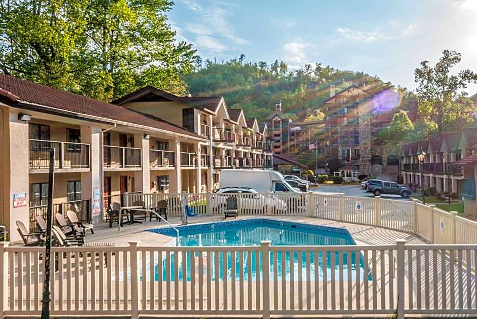 Super 8 by Wyndham Downtown Gatlinburg at Convention Center
