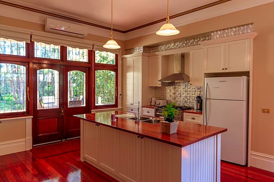 The Oaks Lilydale Accommodation