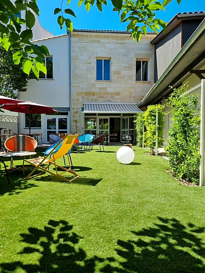 Bloom Hostel Bar & Garden