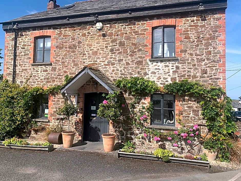Photo 1 of 44 of Molesworth Accommodation, Pyworthy, Devon
