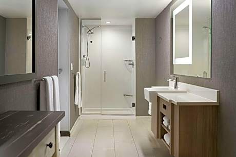Signature Suite, 1 King, Trundle bed, Corner room