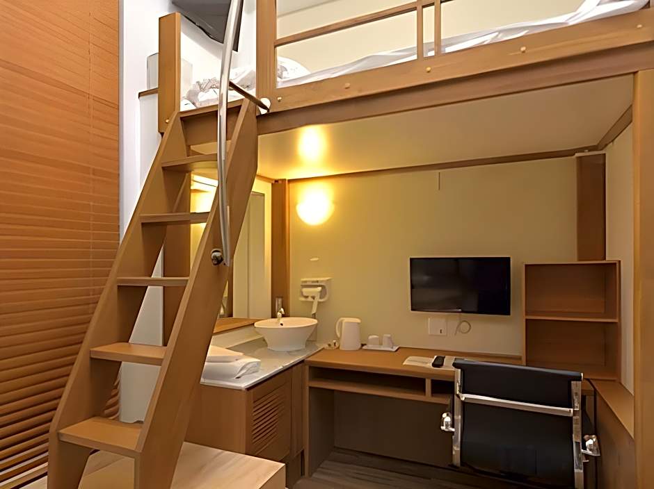 Okinawa Kariyushi Lch Izumizaki Kenchomae Hotel