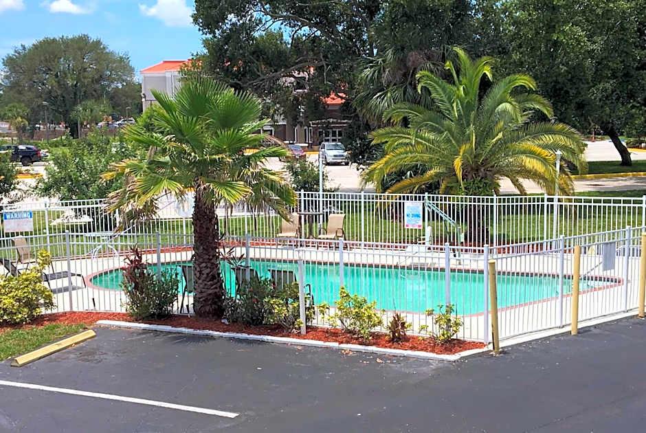 Days Inn by Wyndham Bradenton I-75
