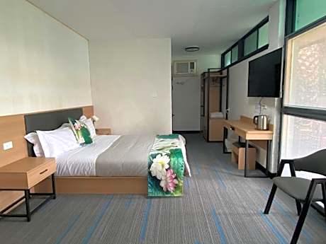 Deluxe - 1 King Bed, Corner Room