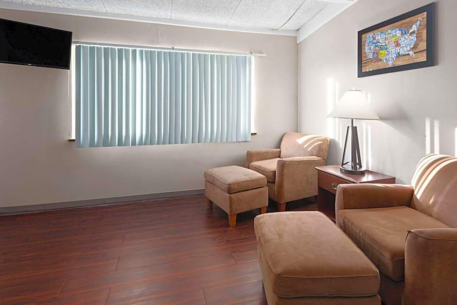 Baymont by Wyndham Bay City