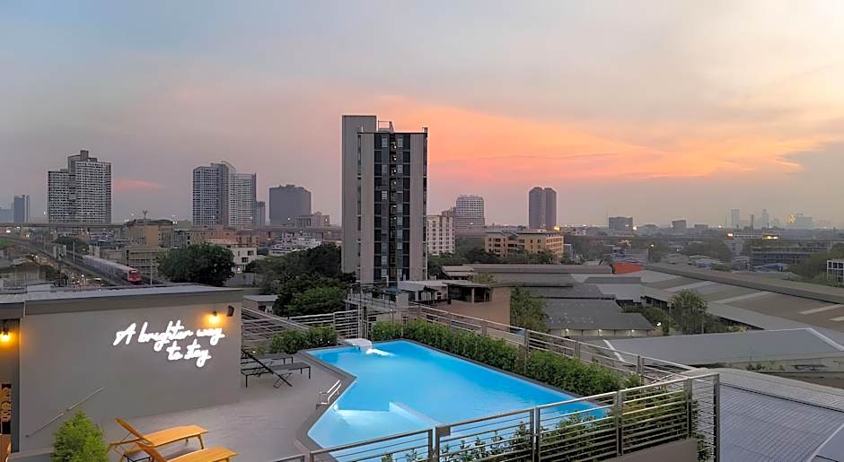 Lumen Bangkok Udomsuk Station