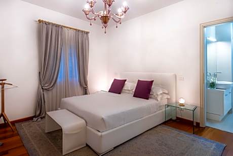 Luxury Two-Bedroom Design Apartment
