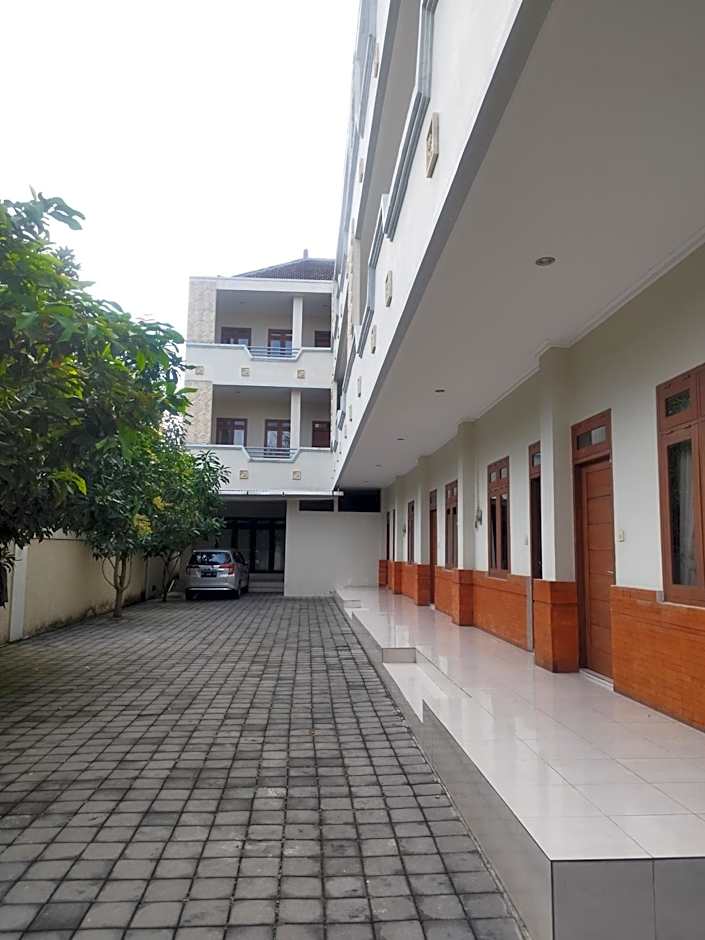 Adi Pelita Sari Bali