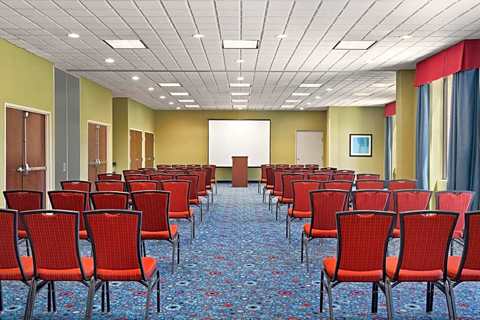 Holiday Inn Express Hotel and Suites Akron South-Airport Area By IHG