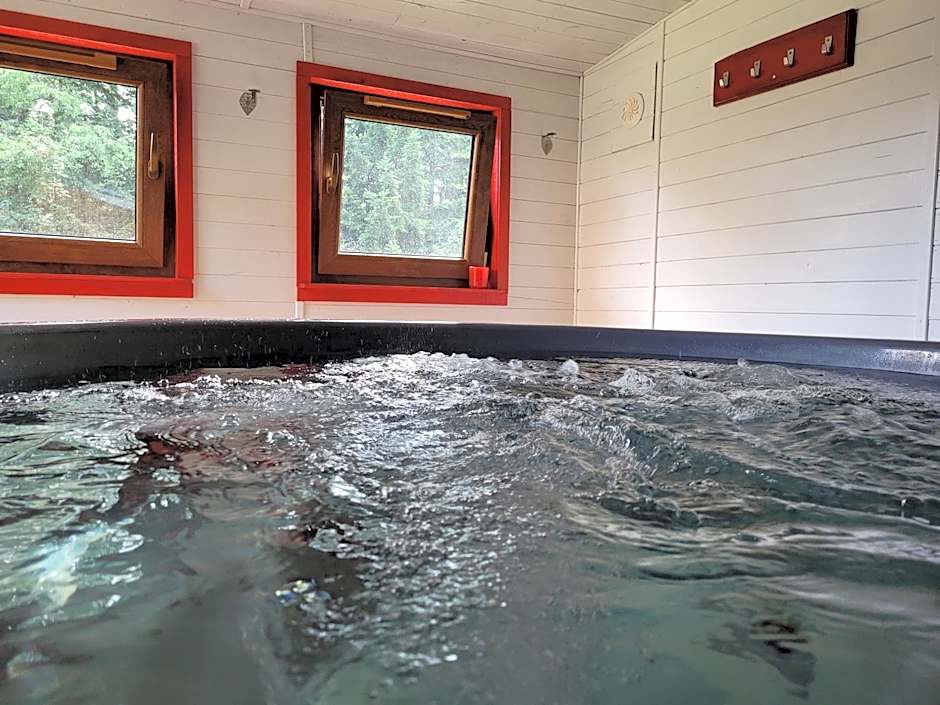 DOMEK NA GÓRACH z GORĄCĄ BALIĄ