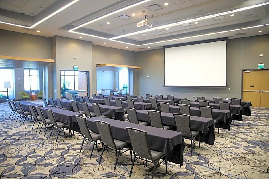 Holiday Inn & Suites Cedar Falls-Waterloo Event Ctr By IHG