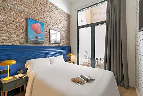 Arte Suites by Olala Homes