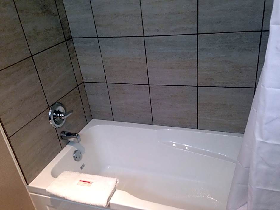 Days Inn by Wyndham Sylvan Lake