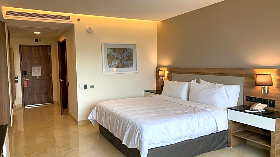 Holiday Inn & Suites Puerto Vallarta Marina & Golf By IHG