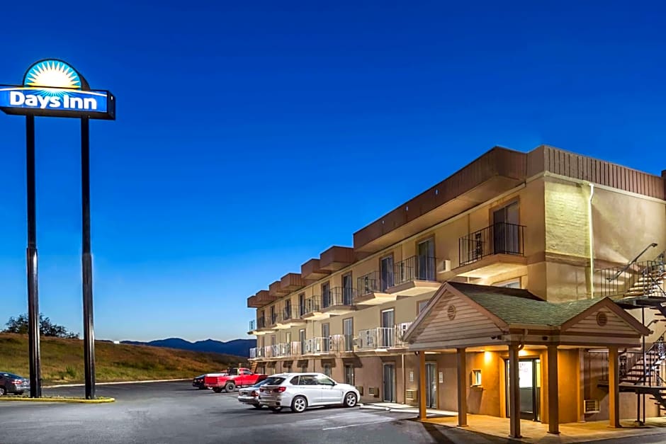 Photo 1 of 32 of Days Inn by Wyndham Medford