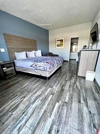 Delux Inn