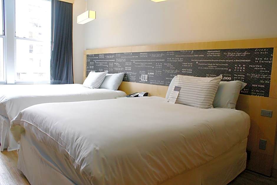 Tryp by Wyndham Times Square South
