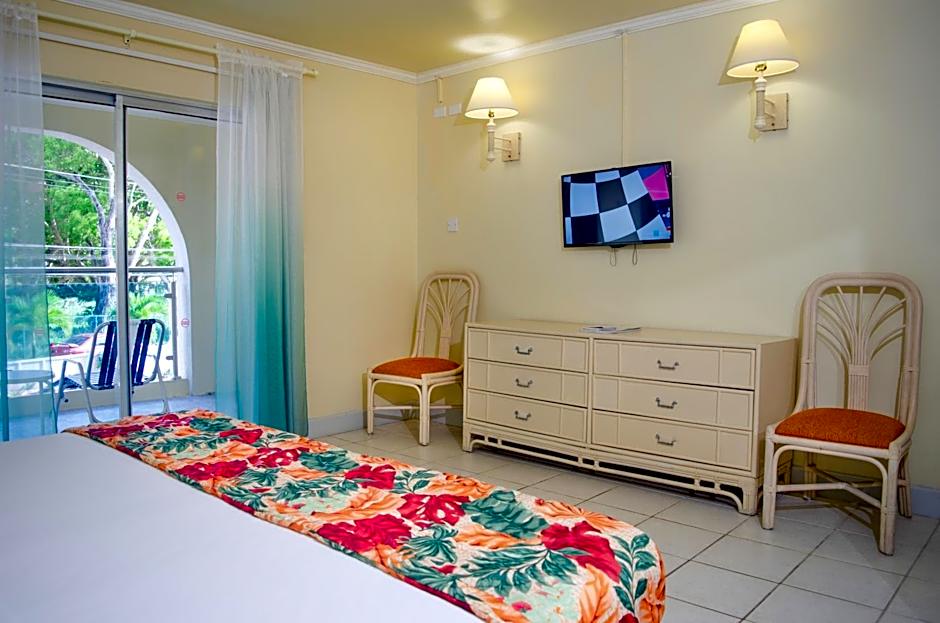 Photo 1 of 5 of 1 Queen Bed, Balcony
