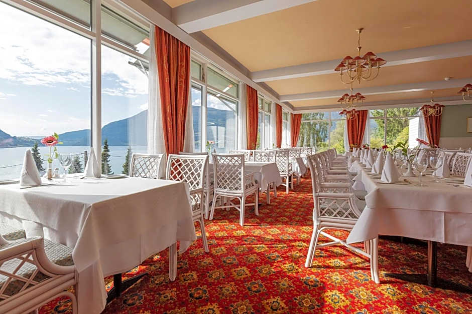 Olden Fjordhotel