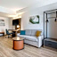 Comfort Inn & Suites Newark Liberty International Airport