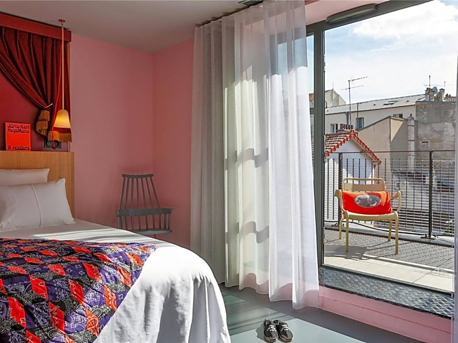 MOB HOTEL Paris Les Puces