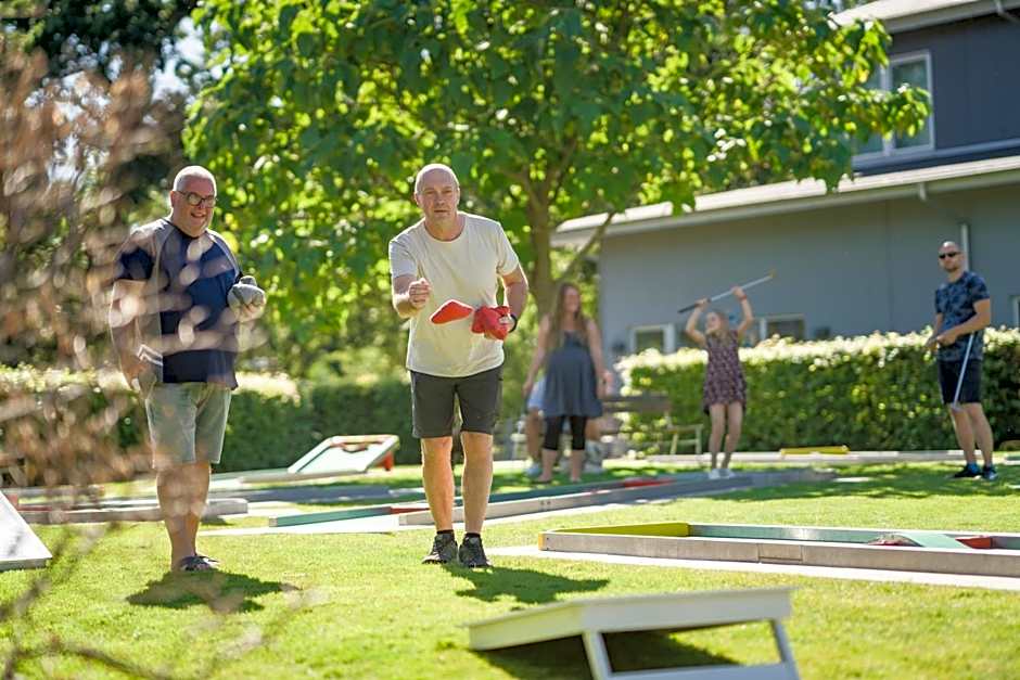Ringsjöstrand Camping, Hotell och Stugby