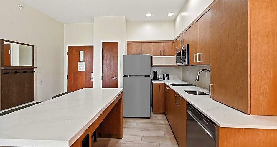 Best Western Plus Hannaford Inn & Suites