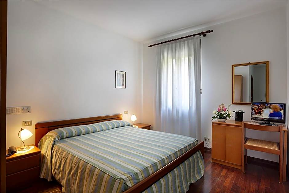 Photo 1 of 2 of Double Room