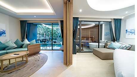 Junior Suite Pool Access