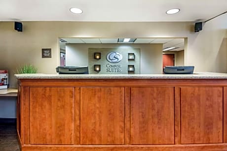 Comfort Suites At Par 4 Resort Waupaca Waupaca Hotels Wi At Getaroom