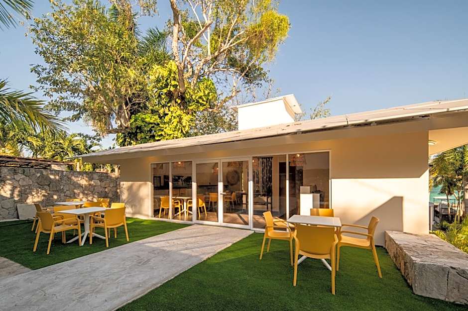 Casa Aakal Lagoon Front