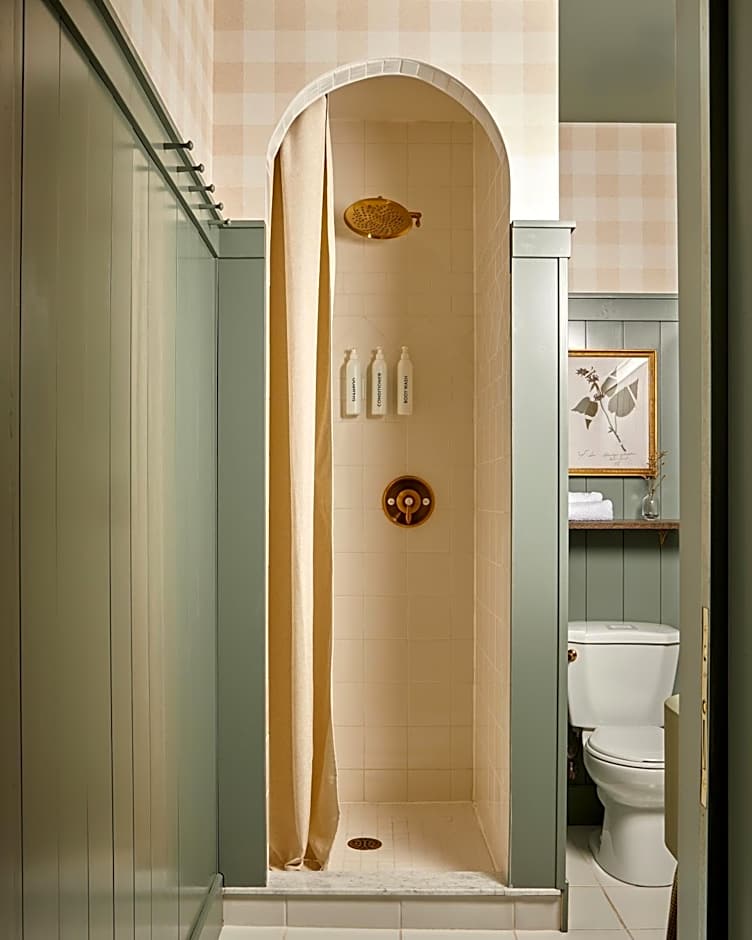 The June Motel, Beaver Valley