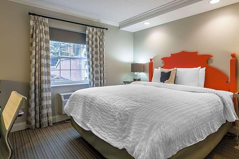 The Aurora Inn Hotel and Event Center