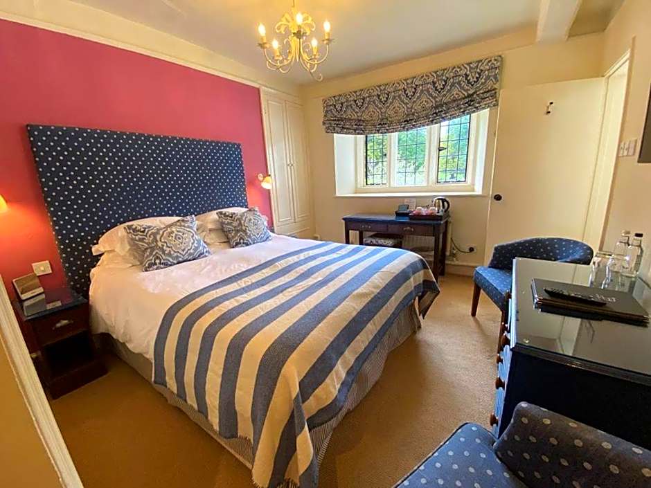 The Bear Of Rodborough Hotel