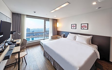 Deluxe Double Room - Lower Floor with Half View