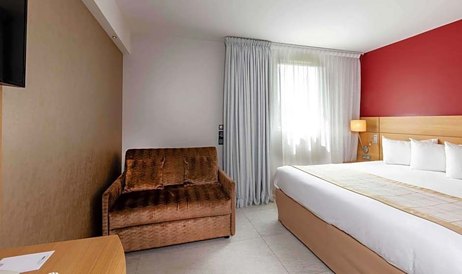 Best Western Plus Le Lavarin