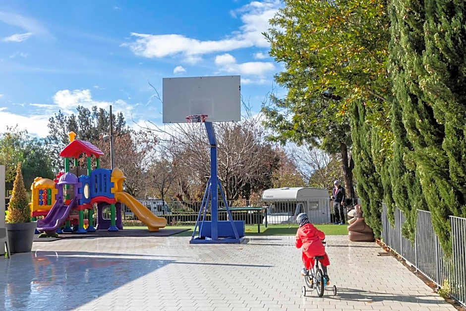 Roma Camping in Town